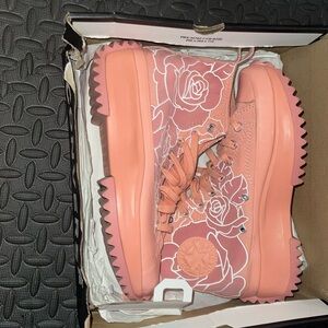 Selling converse gently used! Pink with white roses